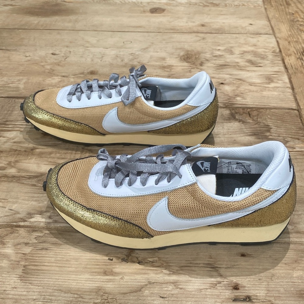 COPY - Nike Daybreak Golden Gals Sneakers